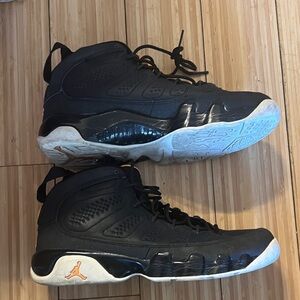 Jordan Kids Black and Gold Sneakers